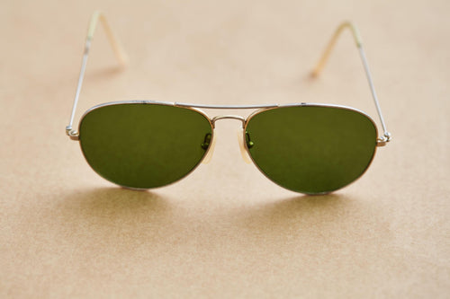 Classic Aviator Sunglasses – Lightweight Metal Frame UV Protection Glasses